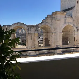 Appartement Climatisé Avec Balcon Face Aux Arènes D'arles, Arles